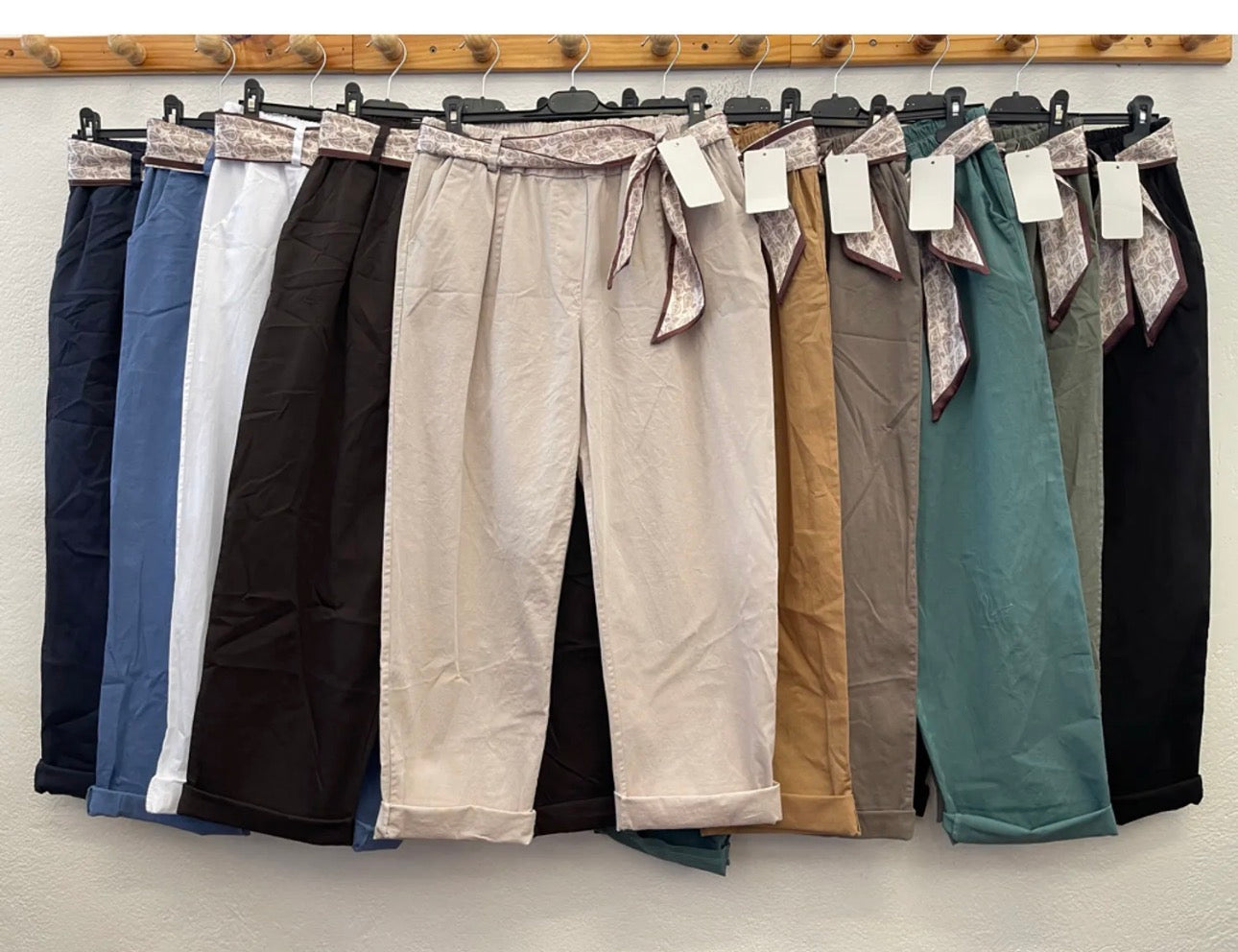 Pantalone con foulard