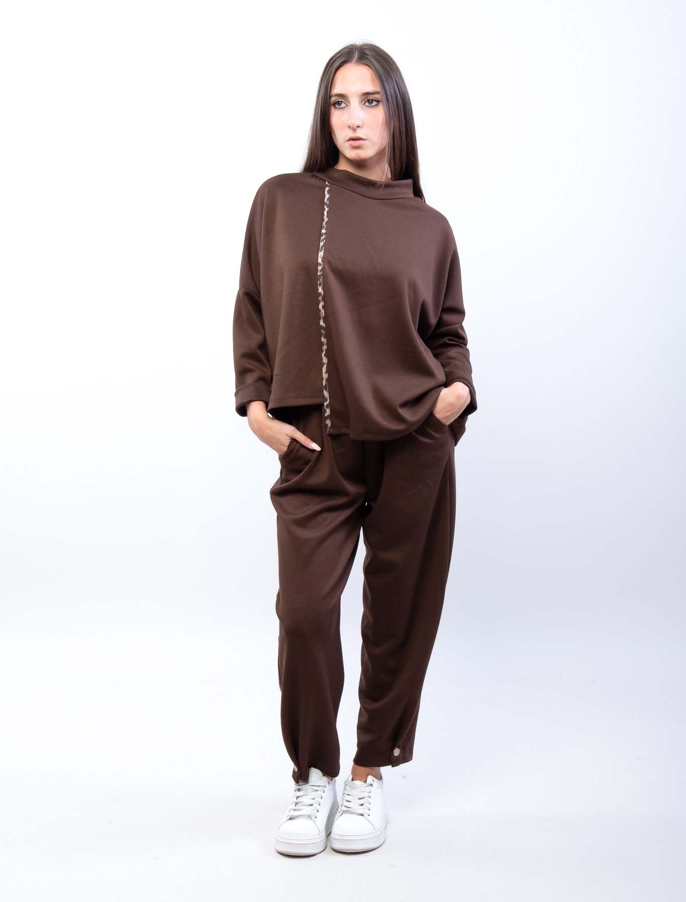Pantalone con bottone