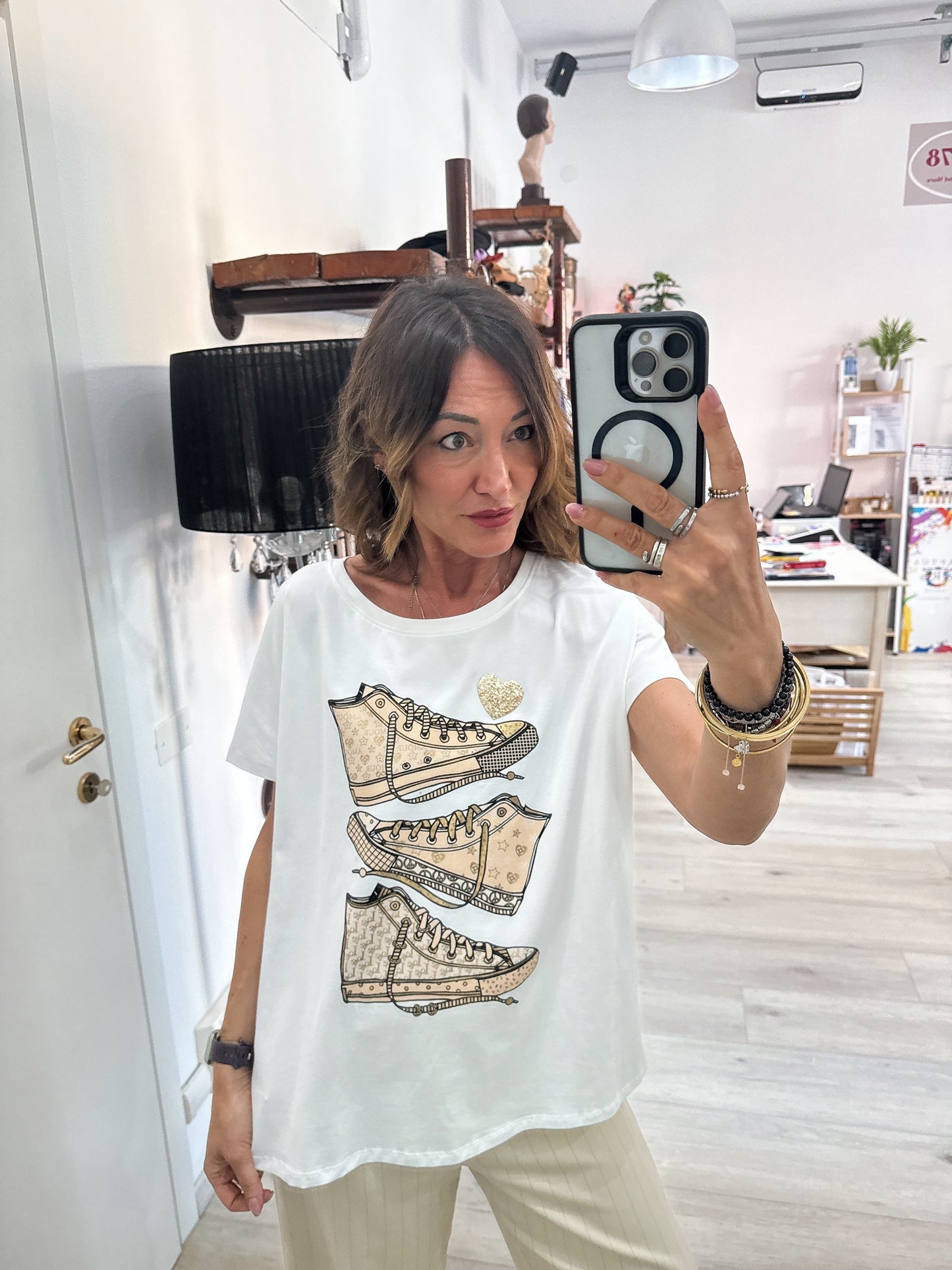 T shirt sneakers