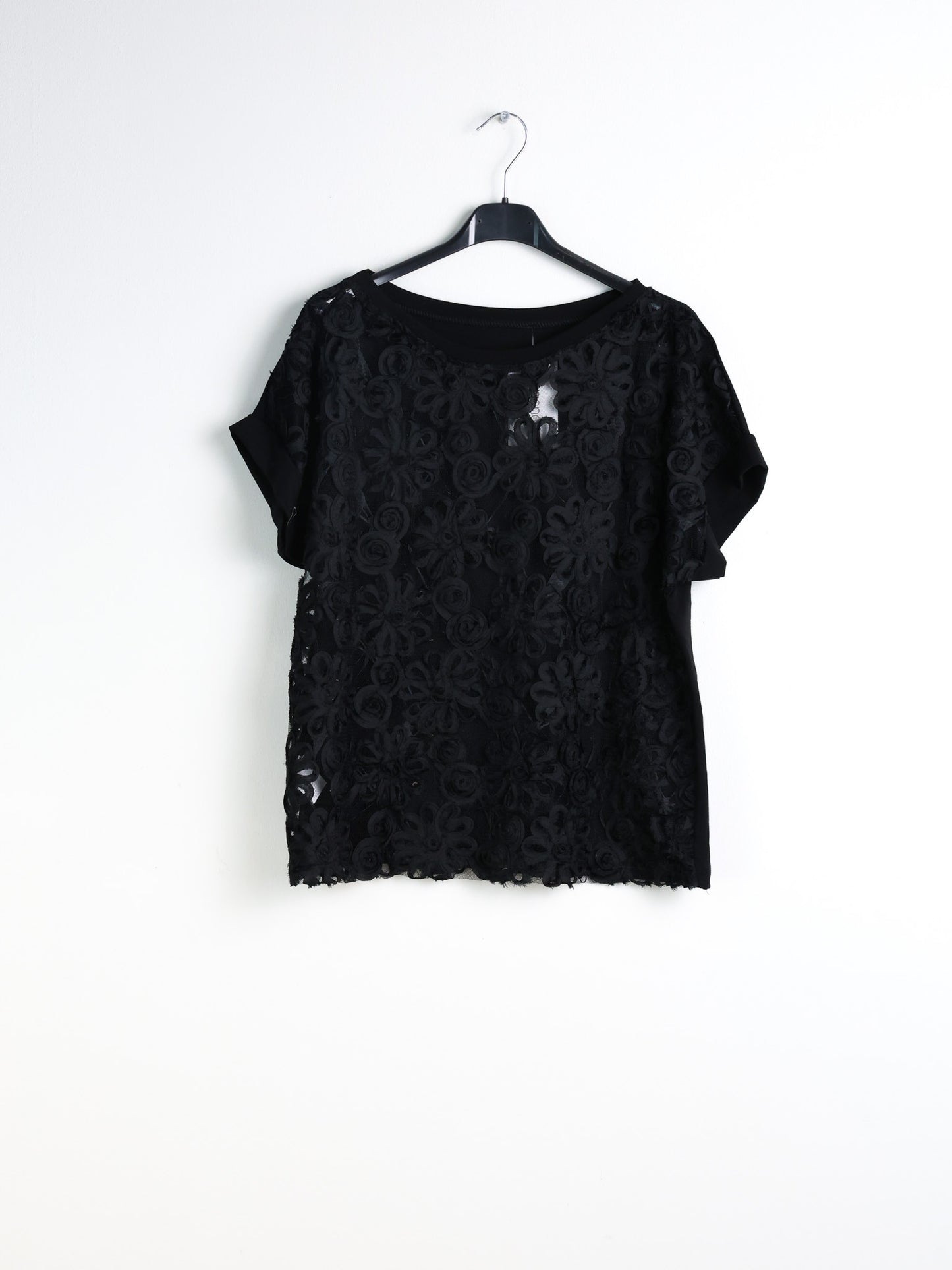 T shirt con fiori in tulle