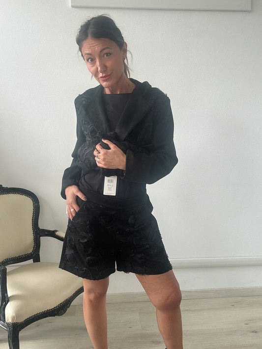 Short con ricamo
