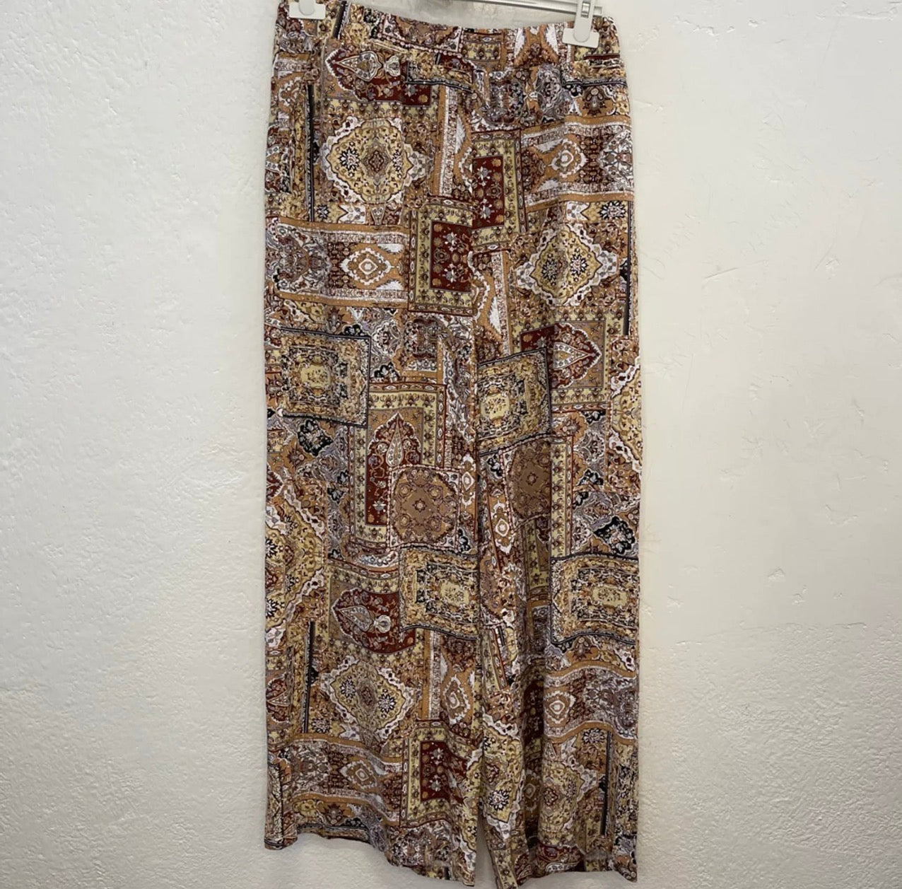 Pantalone in viscosa con brillantini