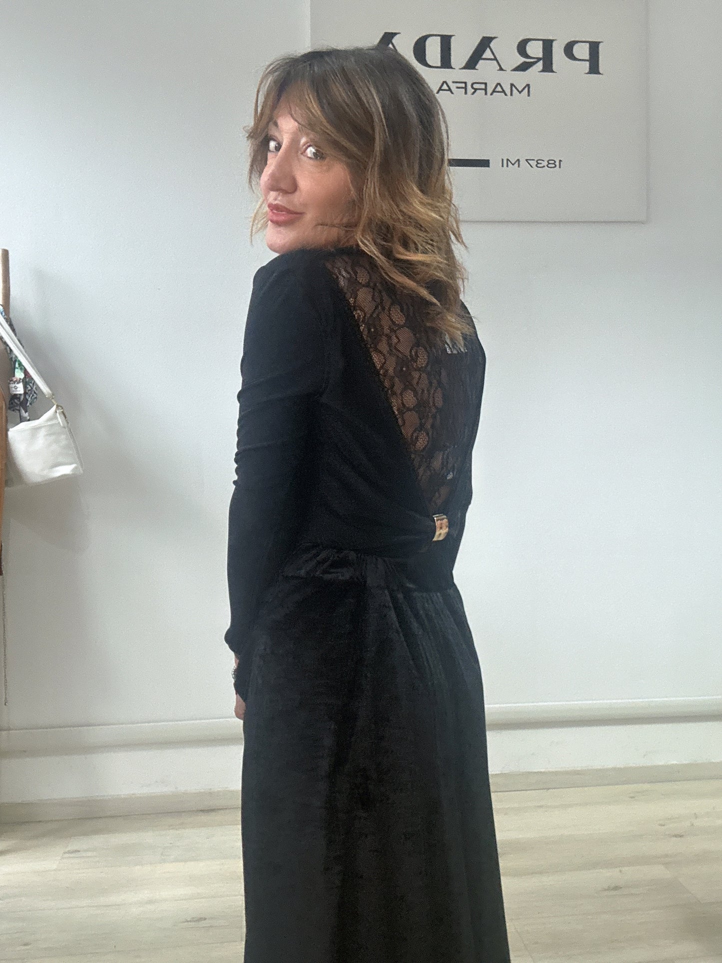 Top con pizzo posteriore