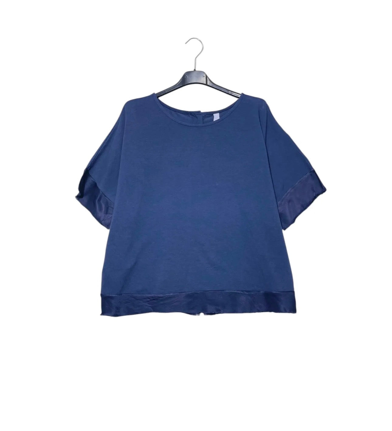 T shirt con profilo in raso