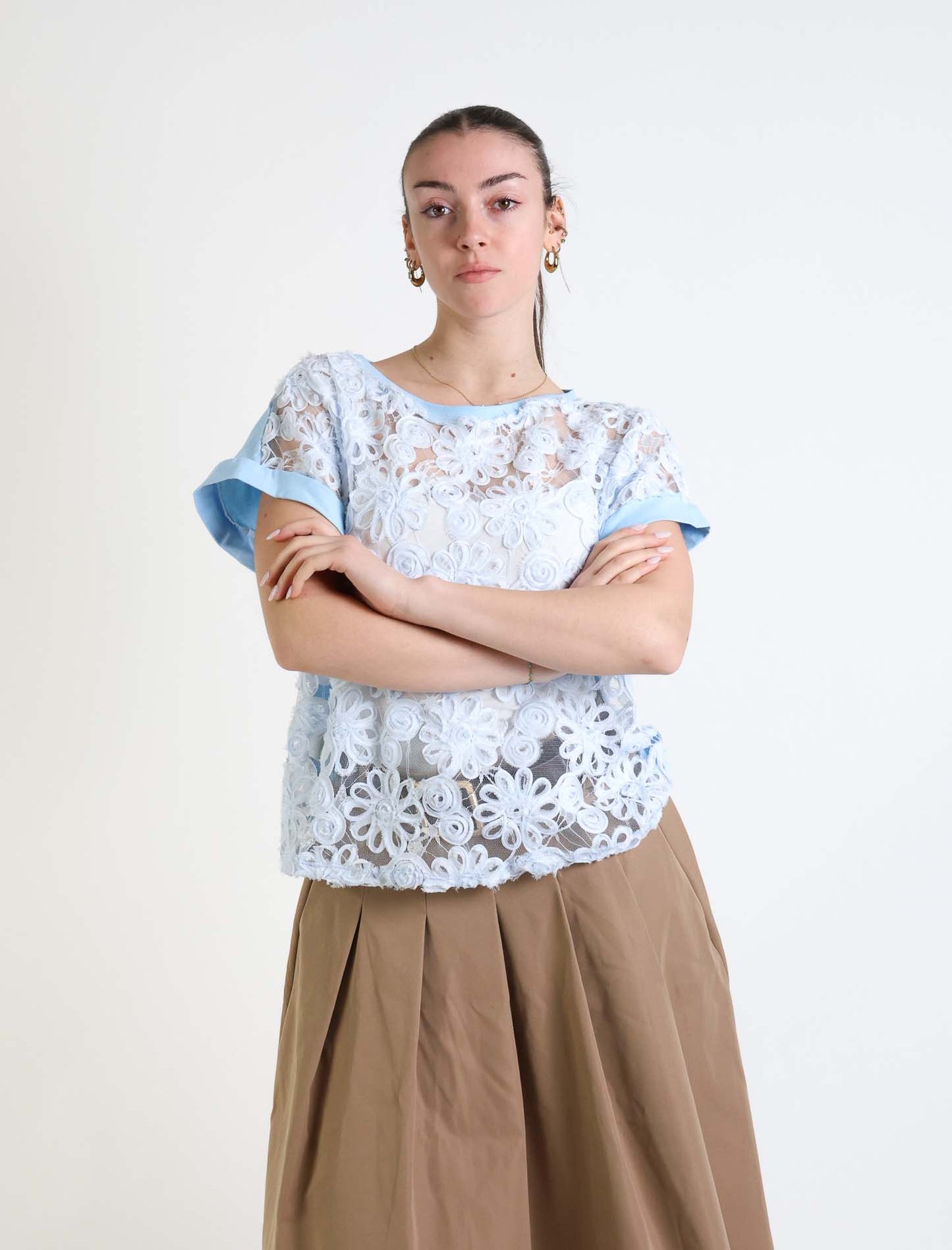 T shirt con fiori in tulle