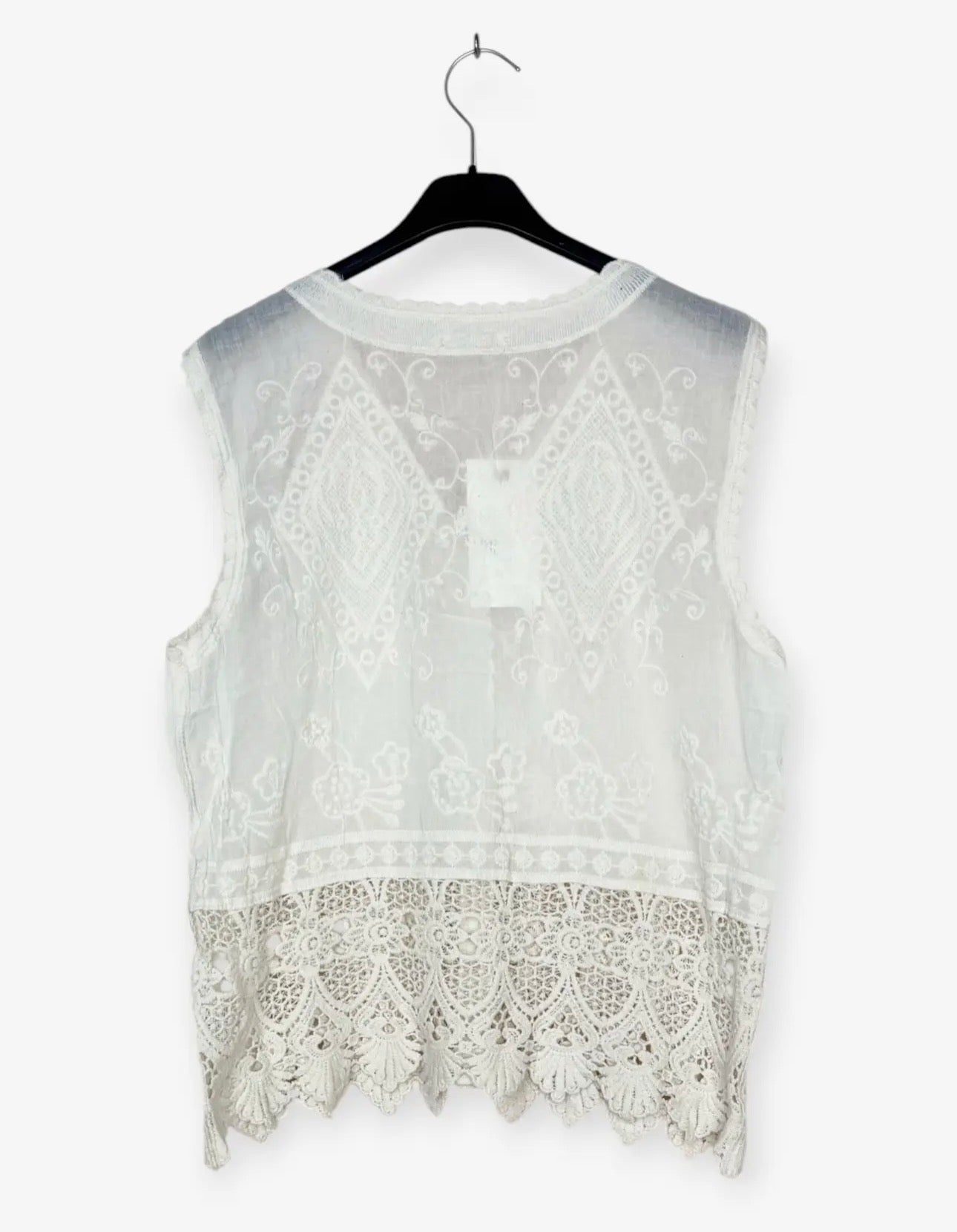 Gilet in mussola e macramè