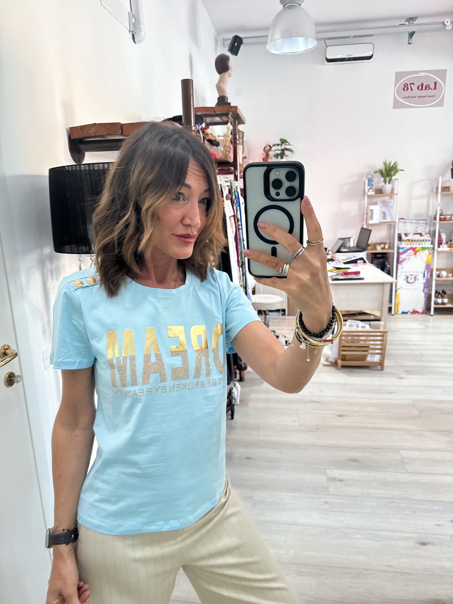 T shirt con applicazioni