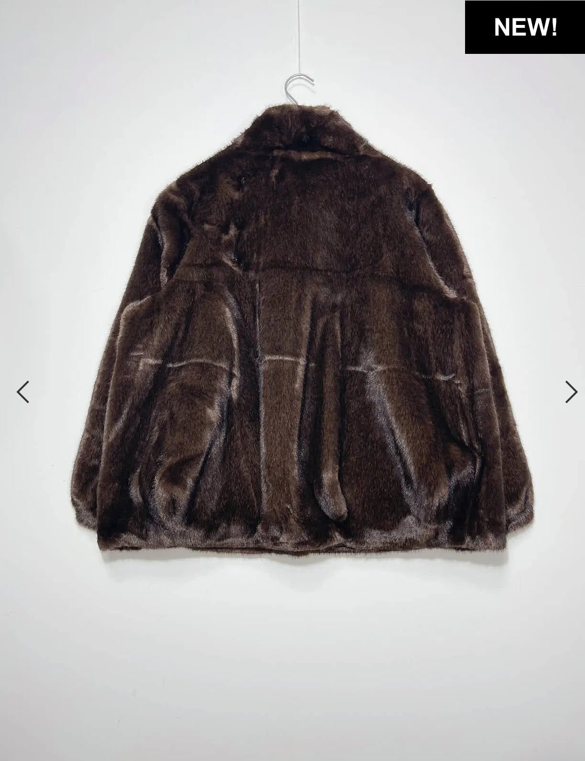 Pelliccia con bottone gioiello