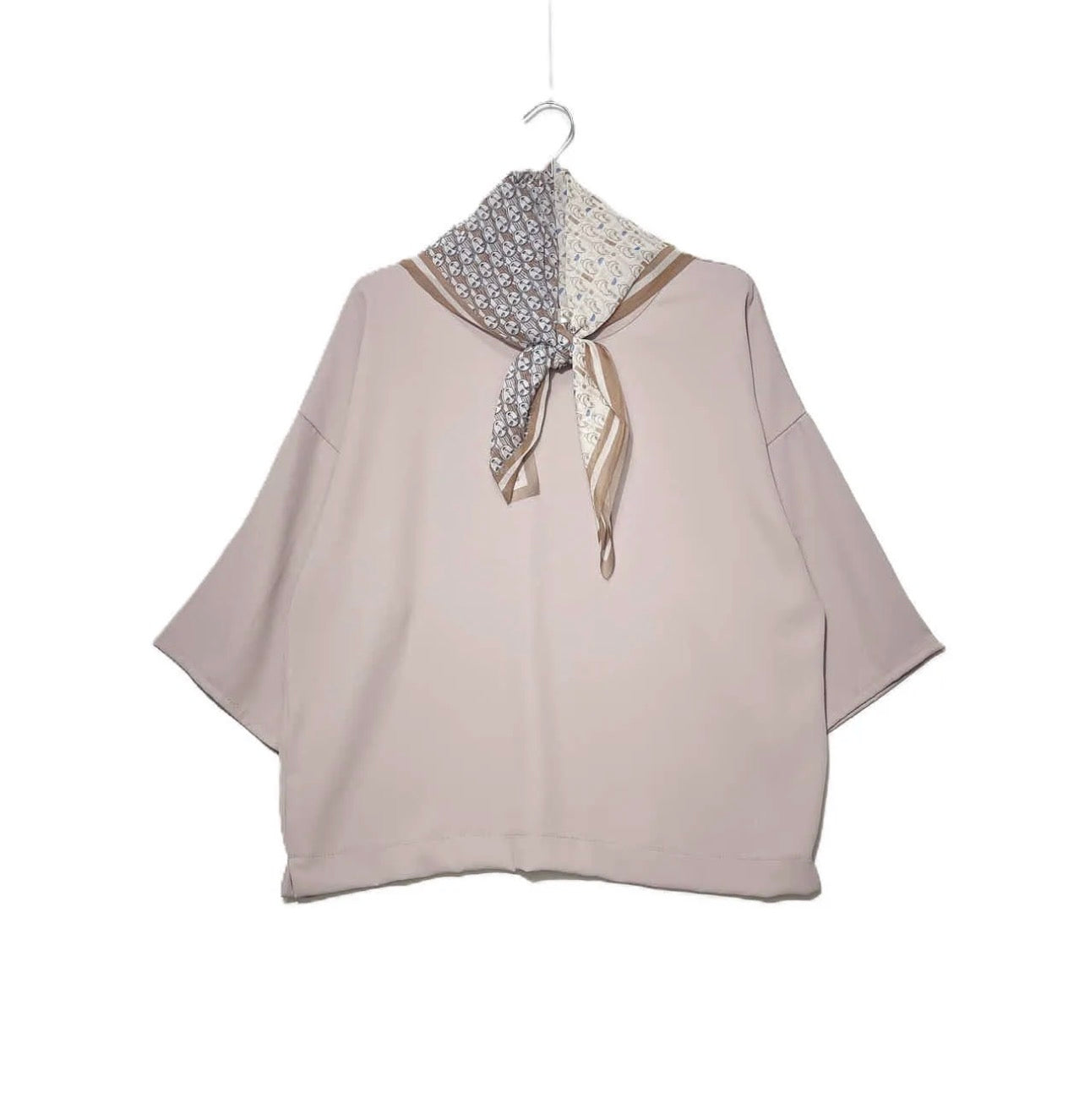 Blusa con foulard