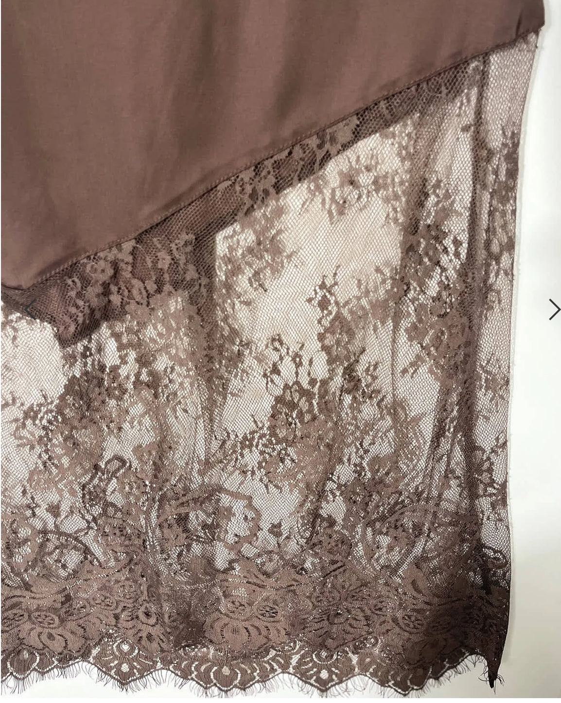 Gonna in satin e pizzo