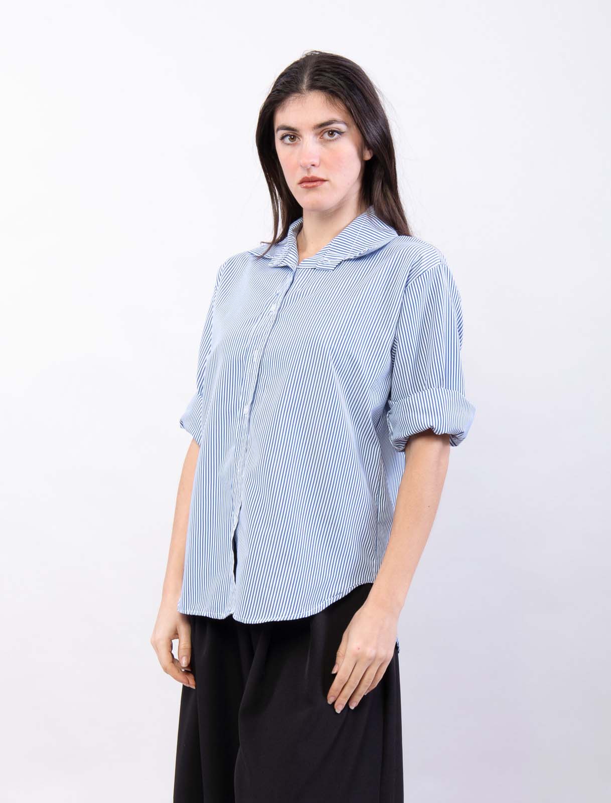 Camicia a righe con ricamo