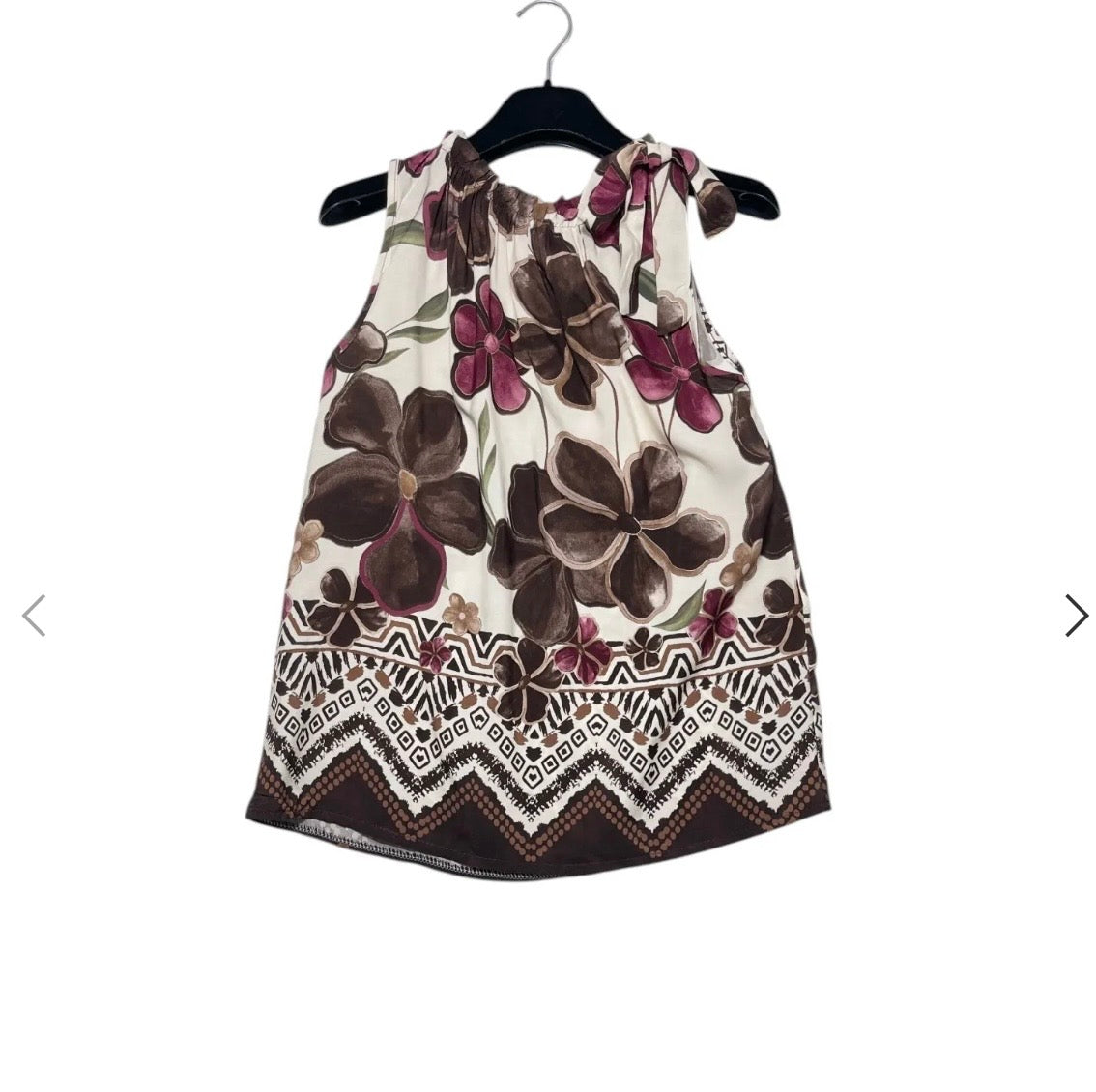 Blusa smanicata con collo elastico