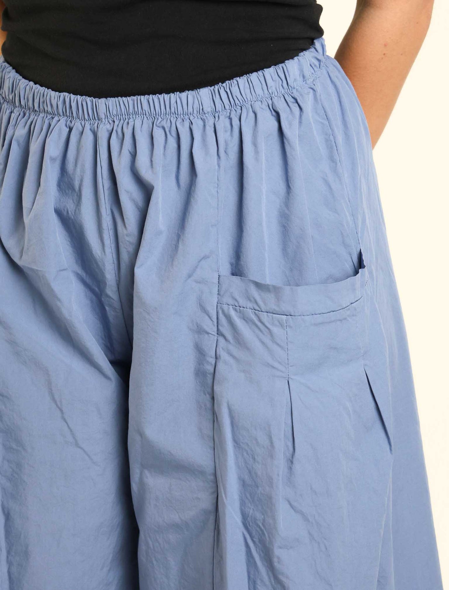 Pantalone con tasche