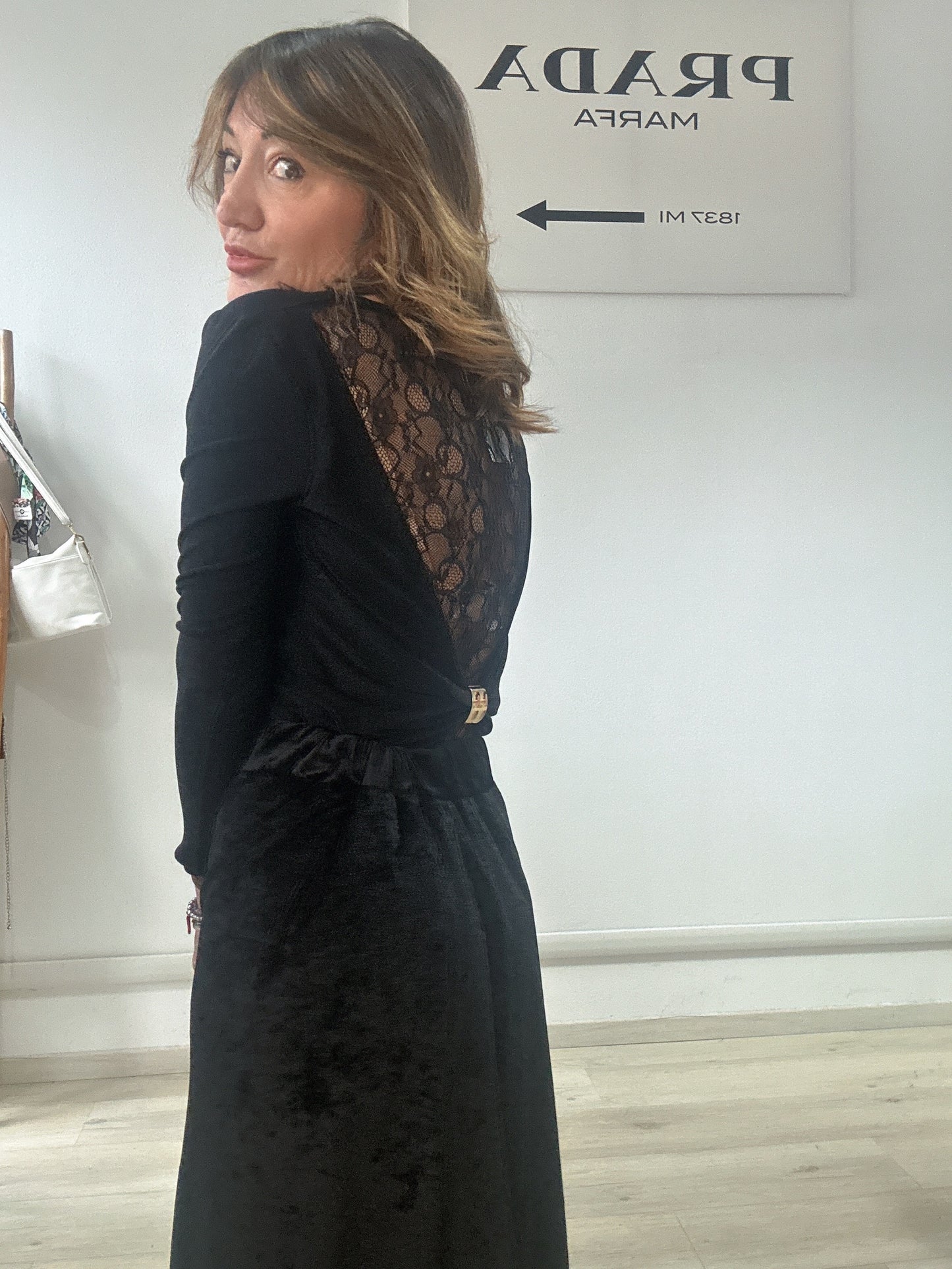 Top con pizzo posteriore