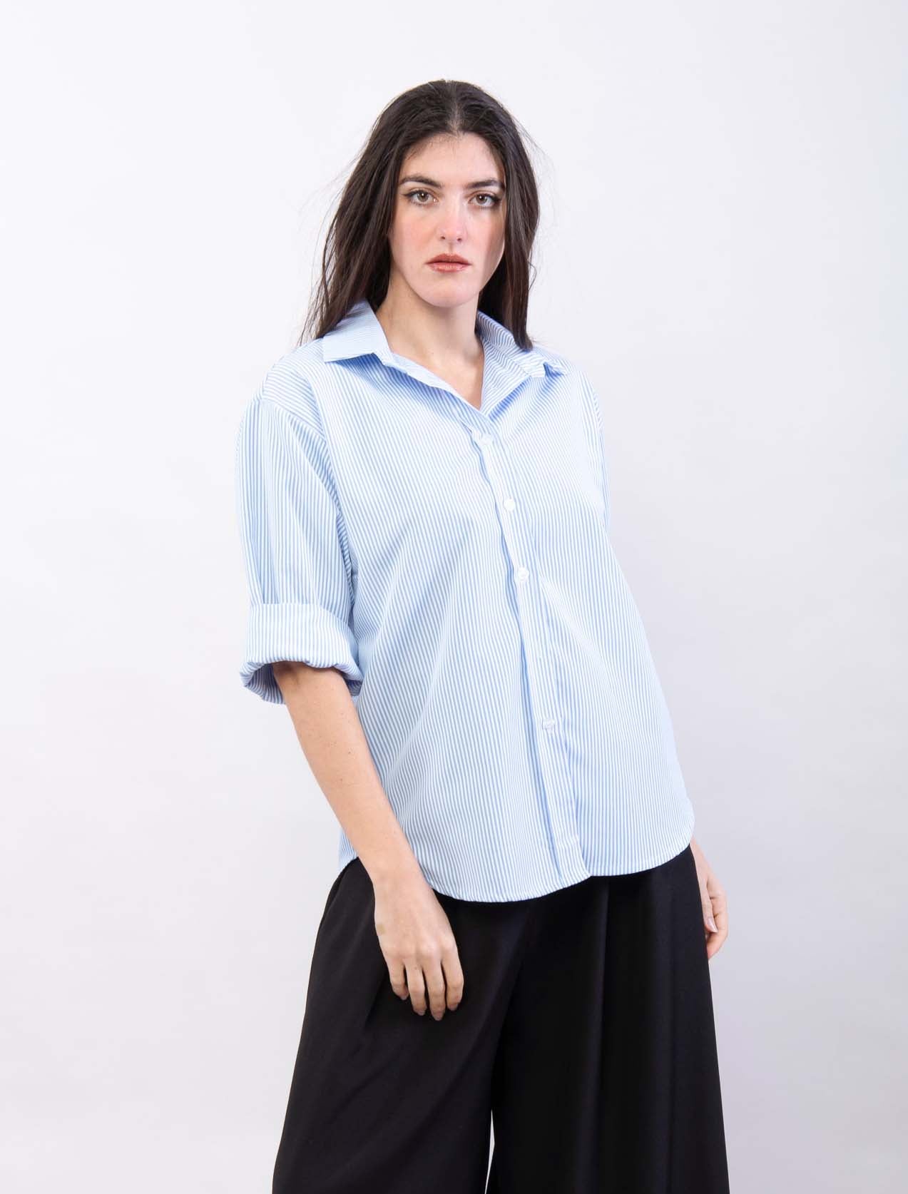 Camicia a righe con ricamo