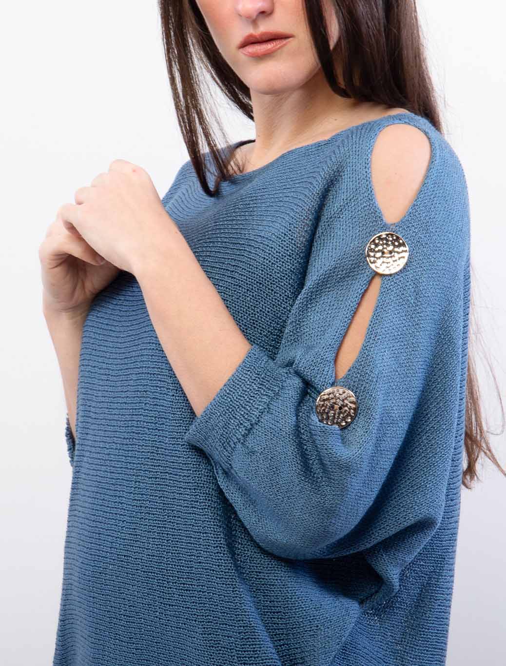 Maglia con spacchi sulle braccia