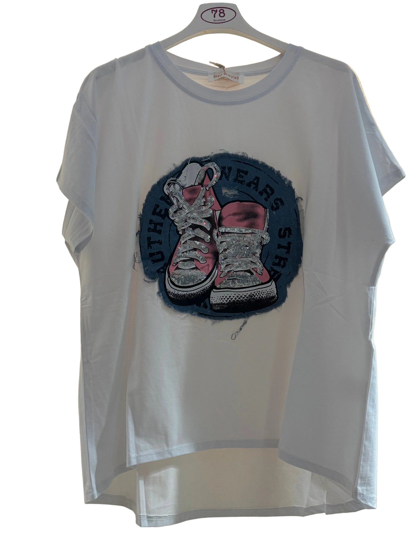 T shirt over sneakers