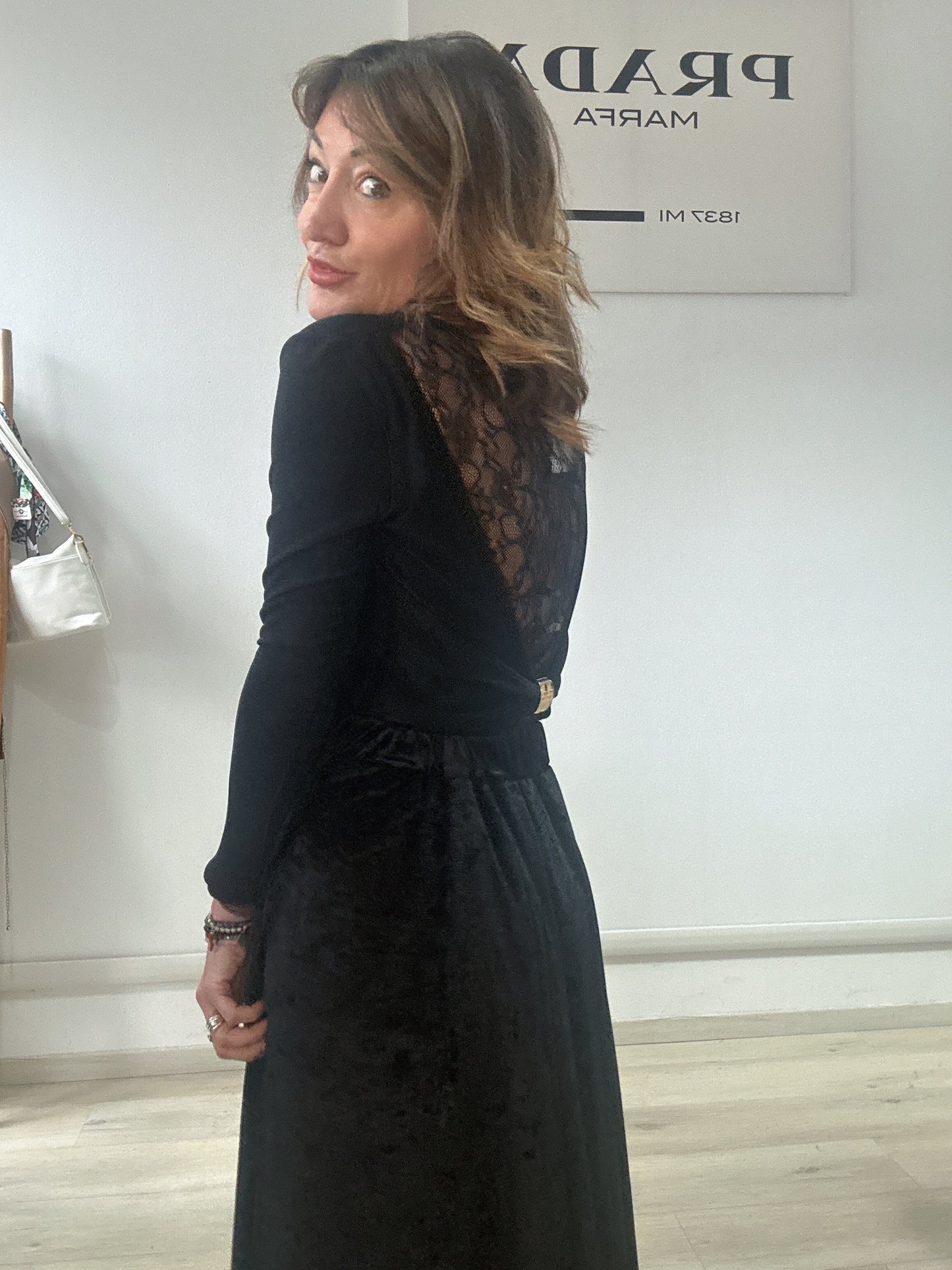 Top con pizzo posteriore