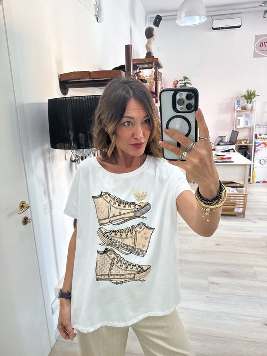 T shirt sneakers