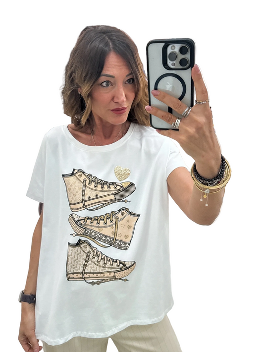T shirt sneakers
