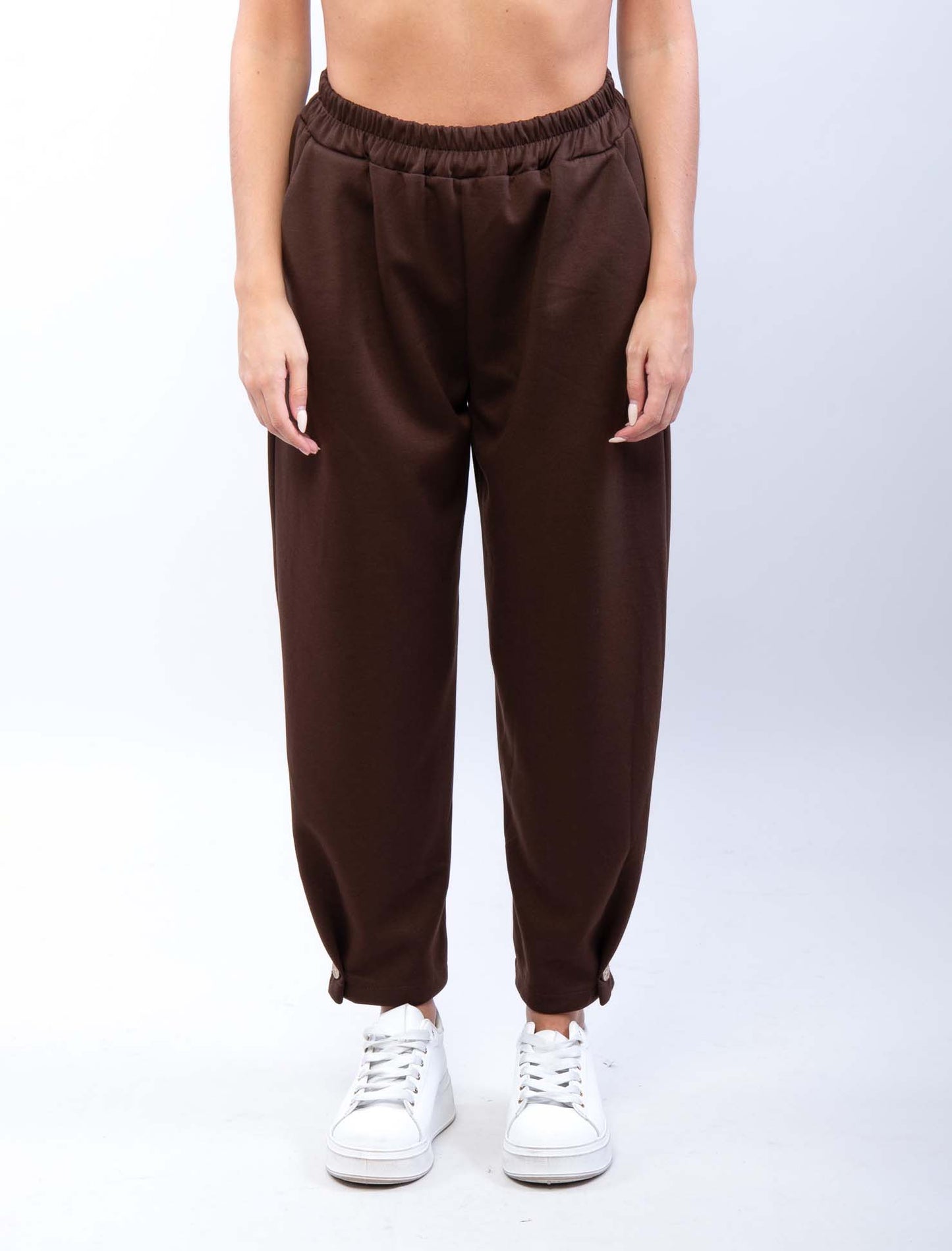 Pantalone con bottone