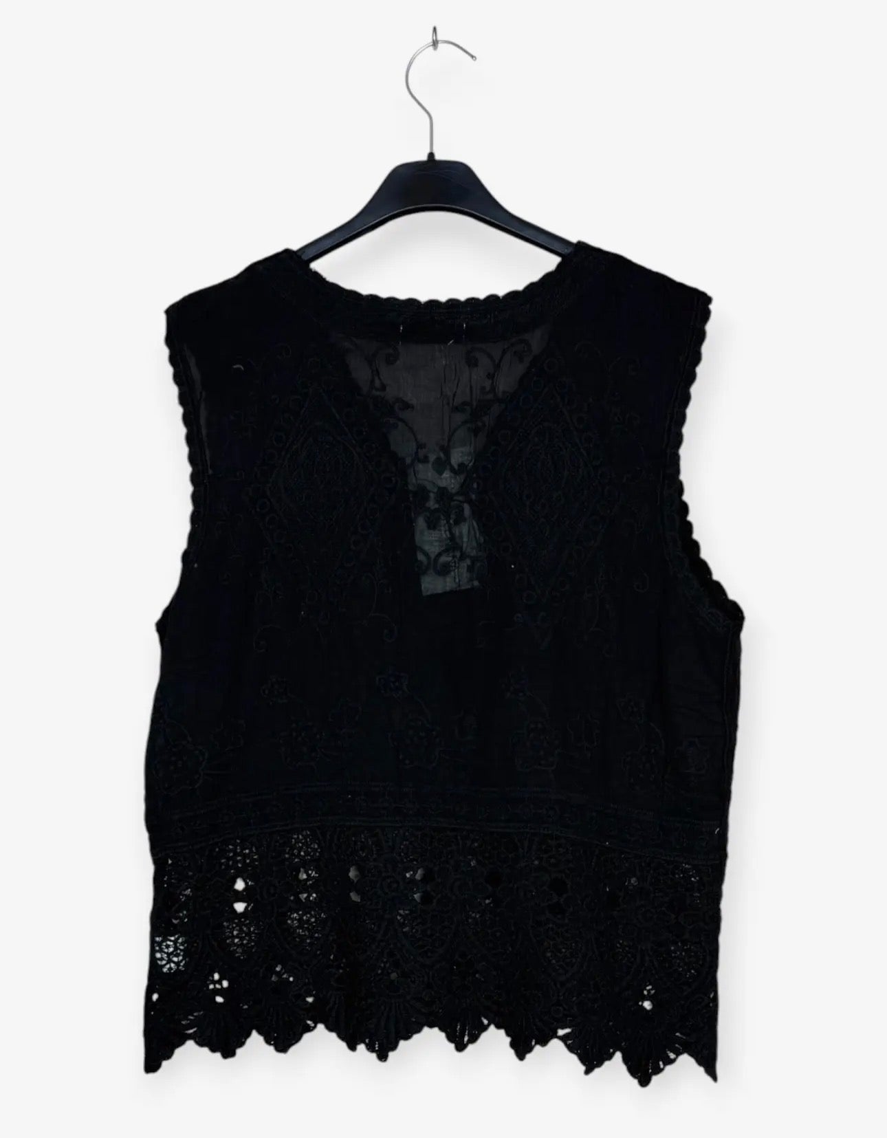 Gilet in mussola e macramè
