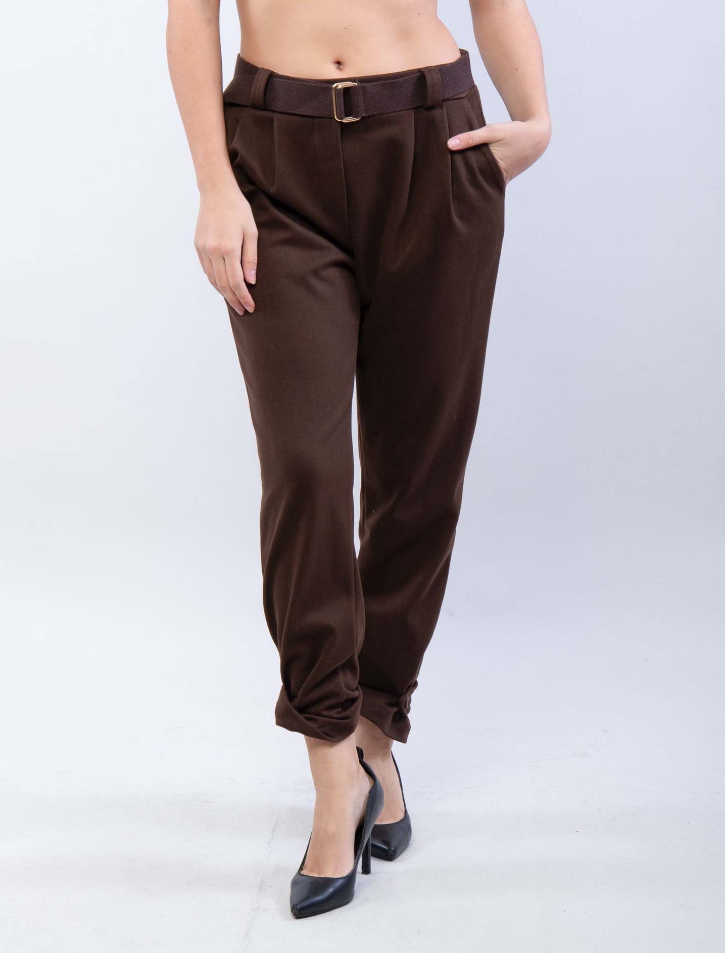 Pantalone con bottone