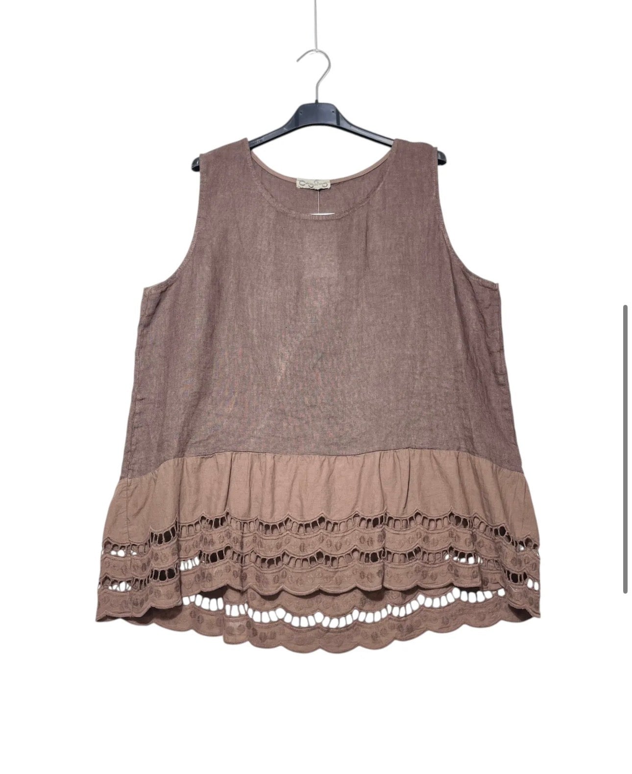 Blusa smanicata lino e sangallo