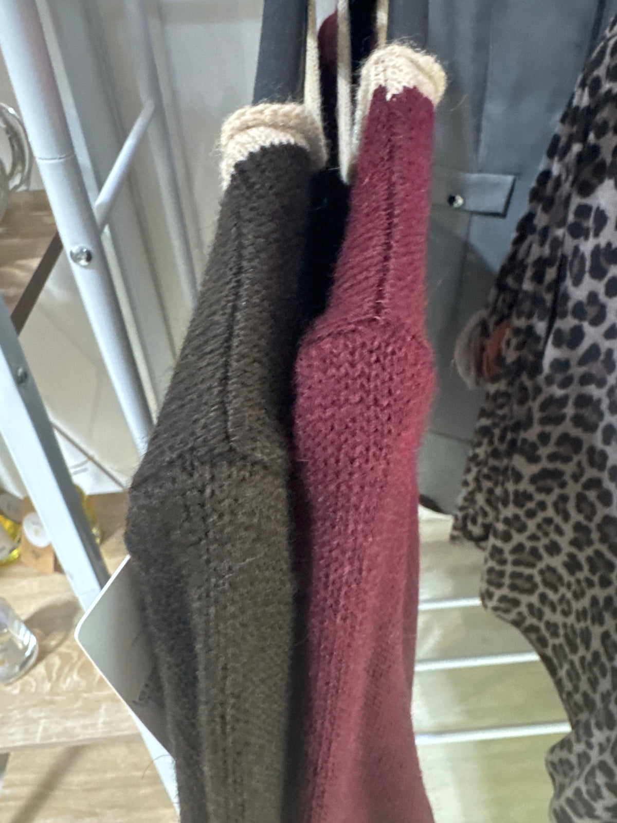 Maglia con bordo a contrasto