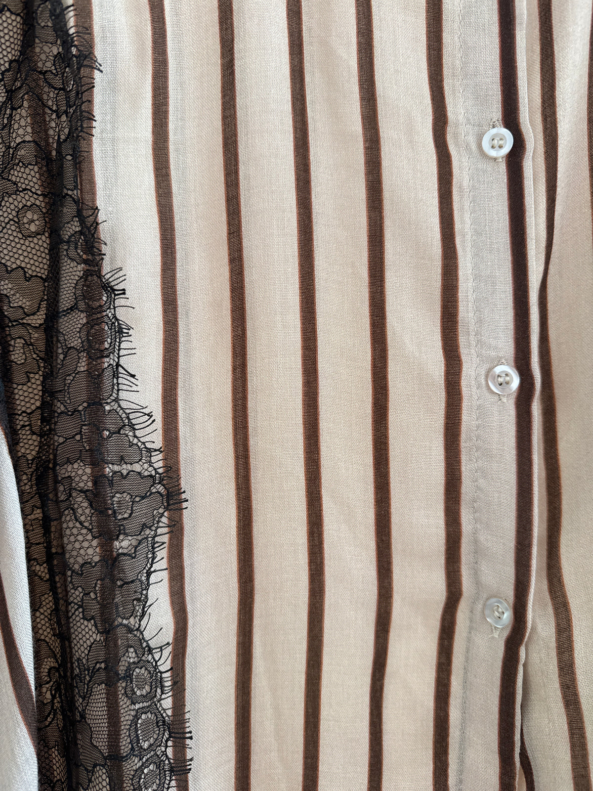 Camicia a righe con pizzo