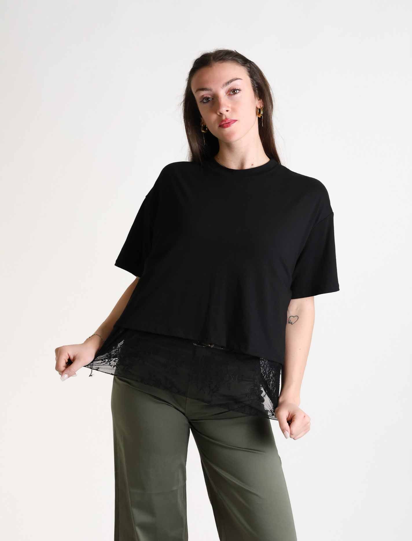 T shirt con pizzo