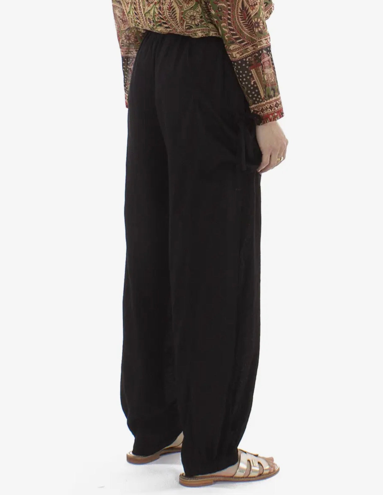 Pantalone con tasche