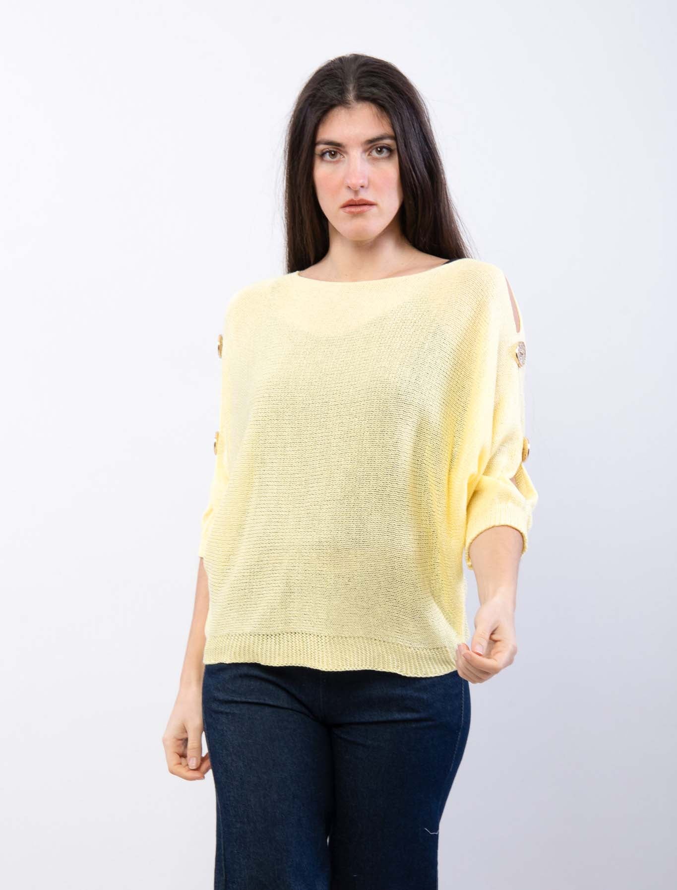 Maglia con spacchi sulle braccia