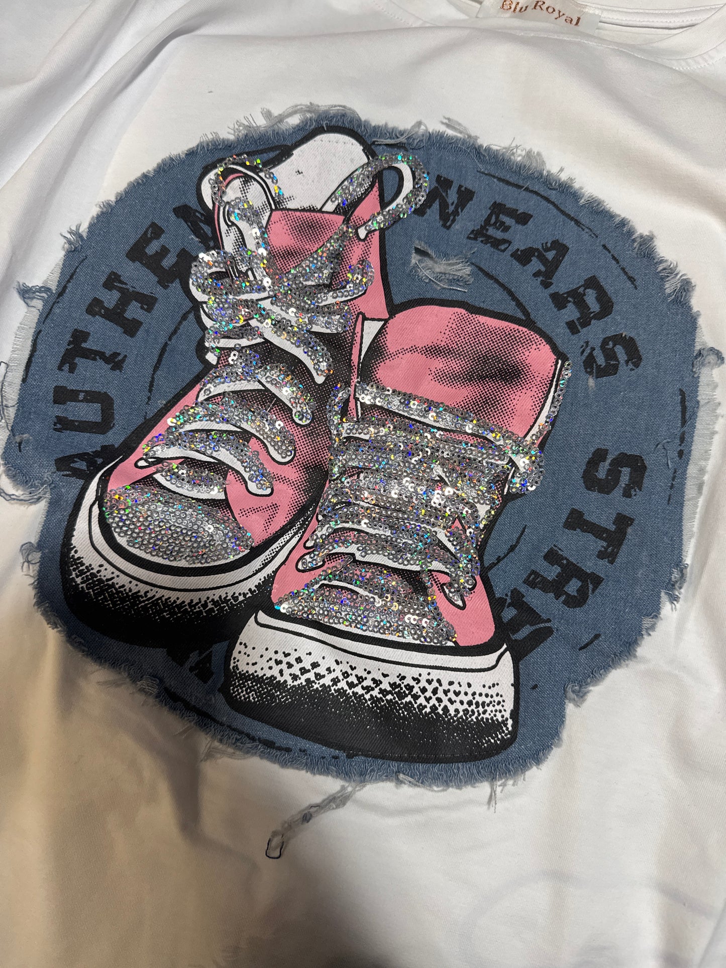 T shirt over sneakers