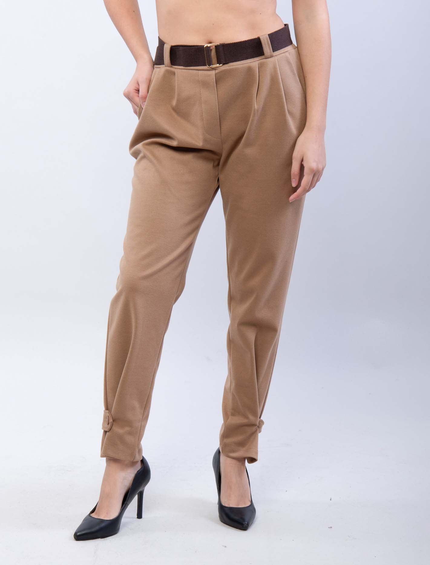 Pantalone con bottone