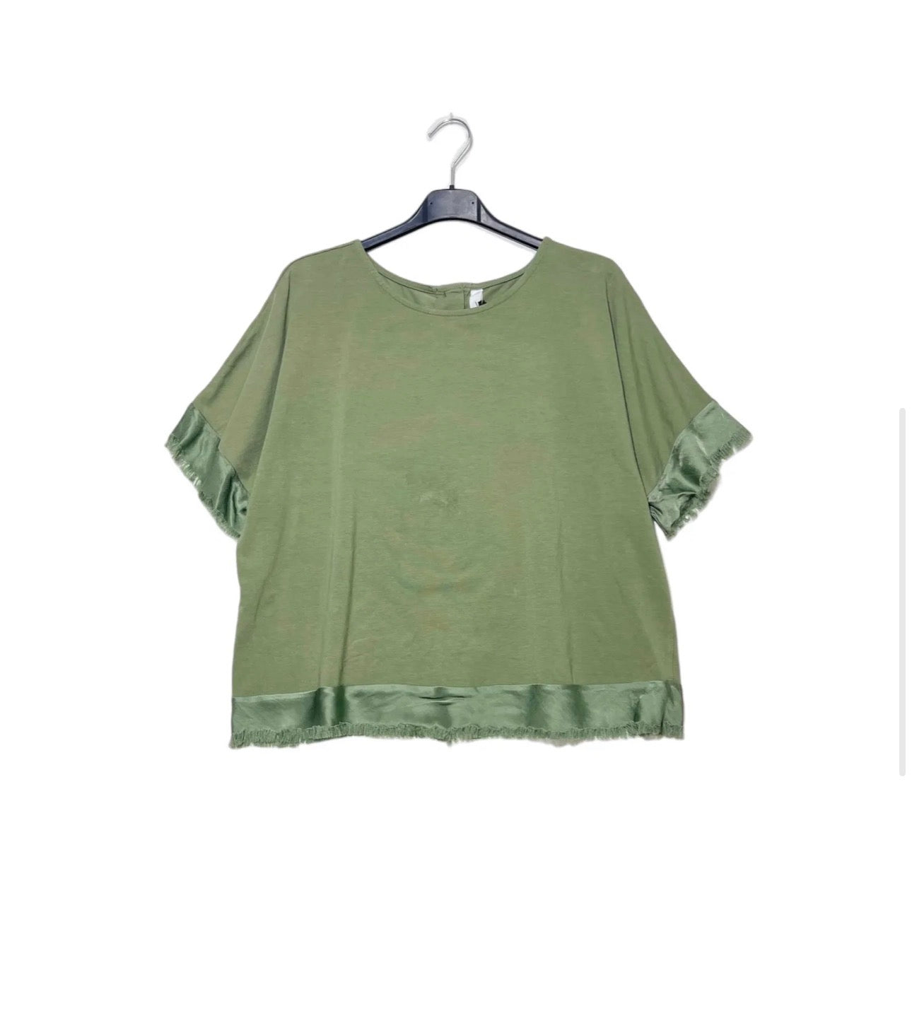 T shirt con profilo in raso