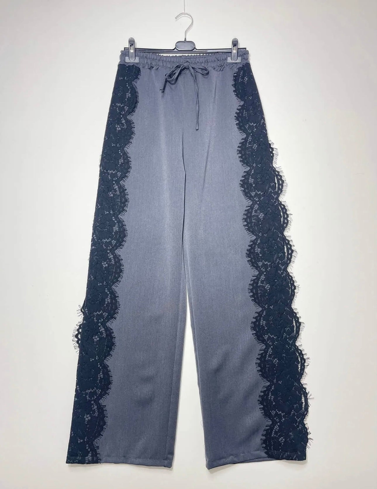 Pantalone con bande laterali