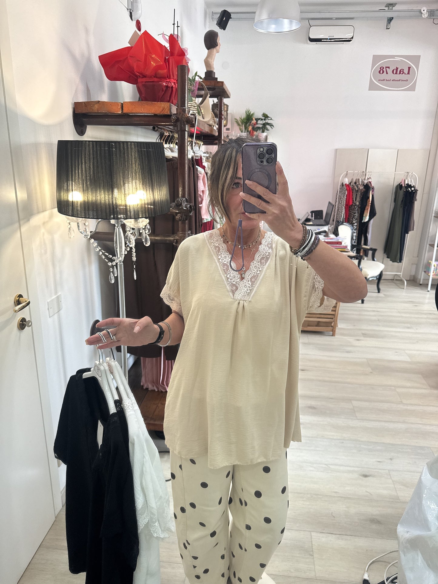 Blusa over con pizzo