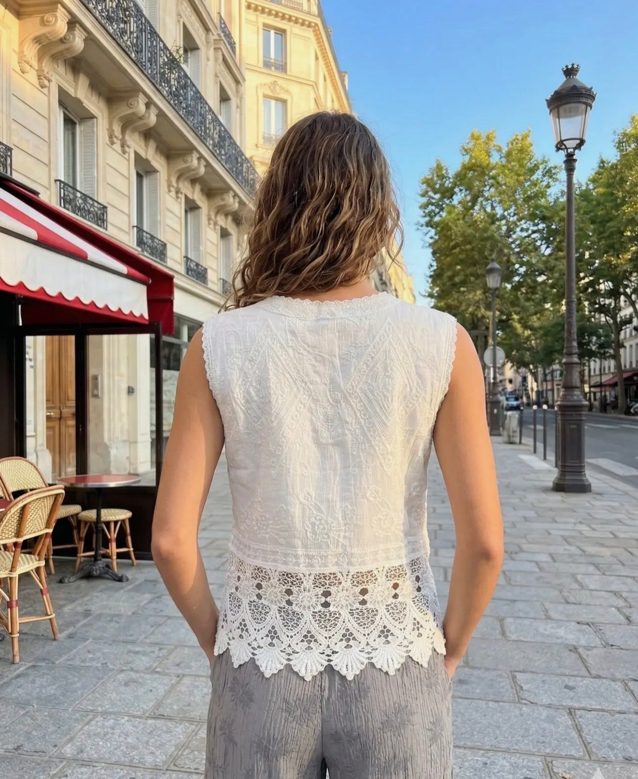 Gilet in mussola e macramè