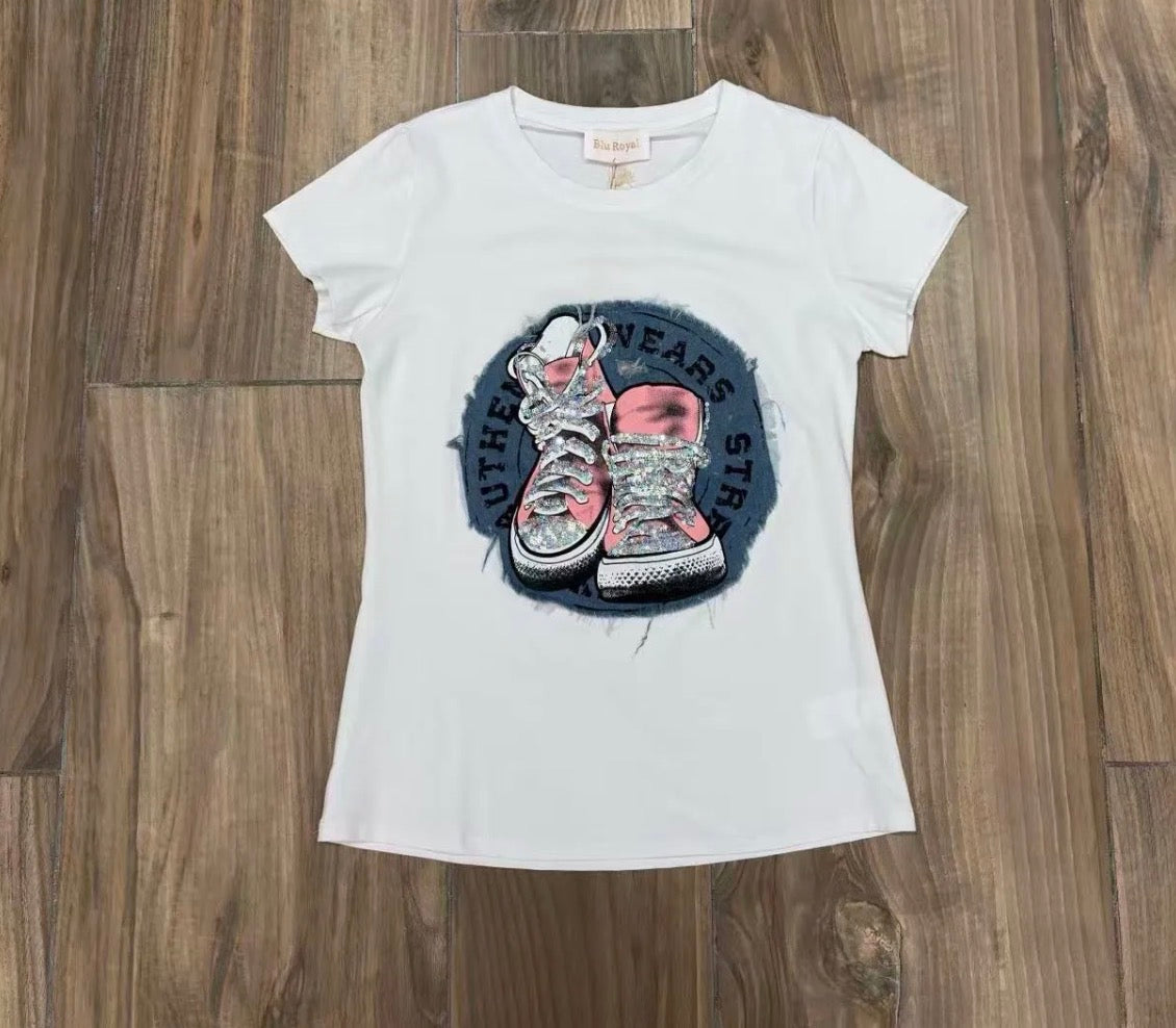T shirt sneakers