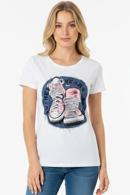 T shirt sneakers
