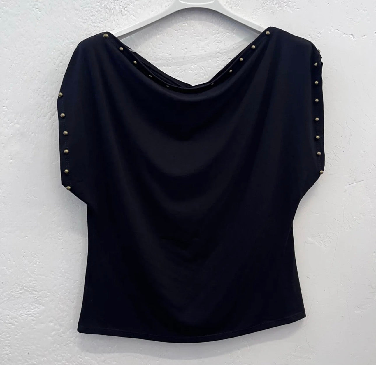 T shirt con borchie
