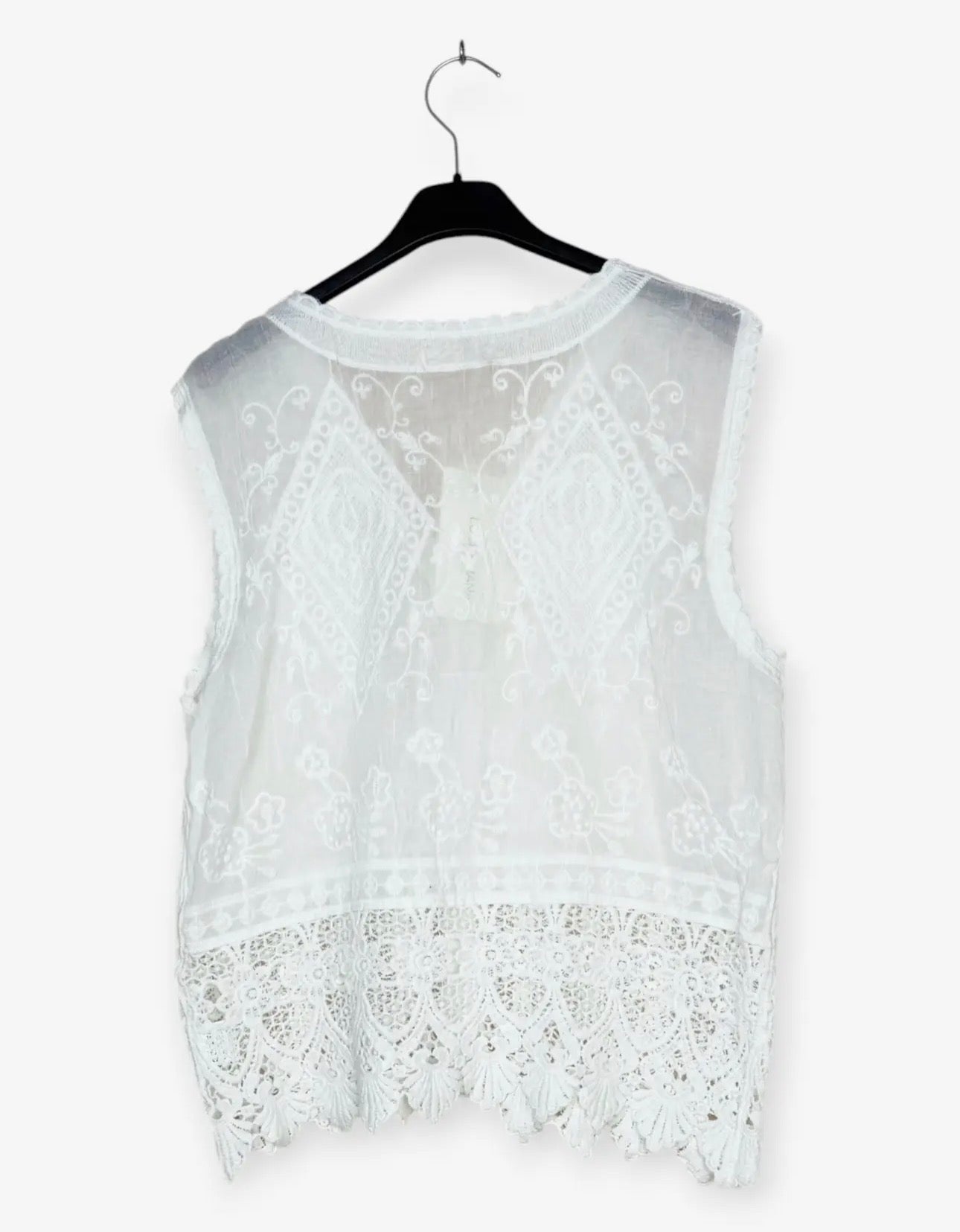 Gilet in mussola e macramè