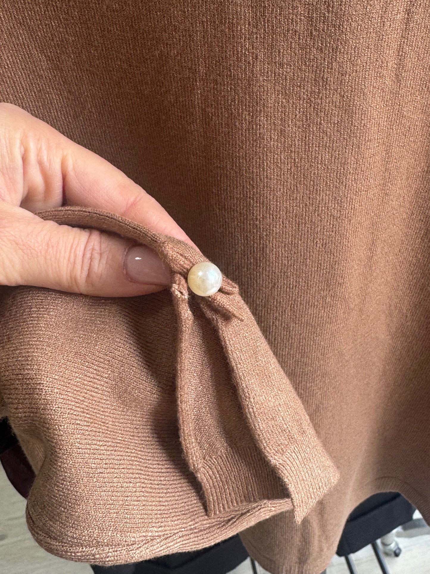 Maglia con perla al polso